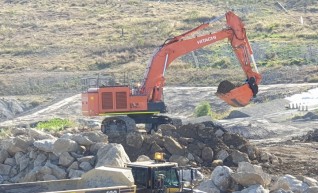 67 Tonne Excavator 1