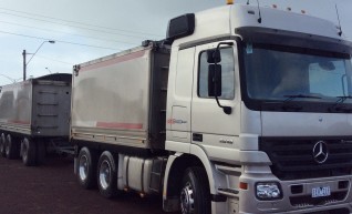 Tipper truck and trailer 1