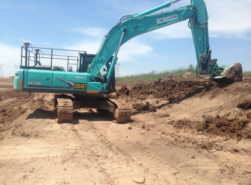 33 ton excavator 1