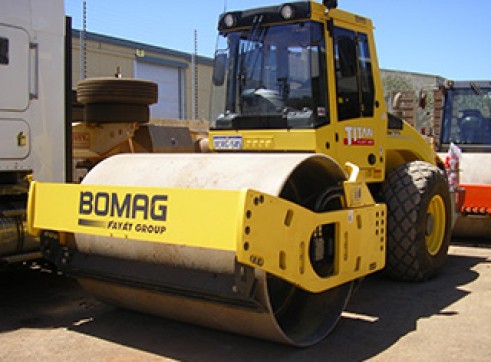 Bomag BW211D 11T Smooth Drum Roller