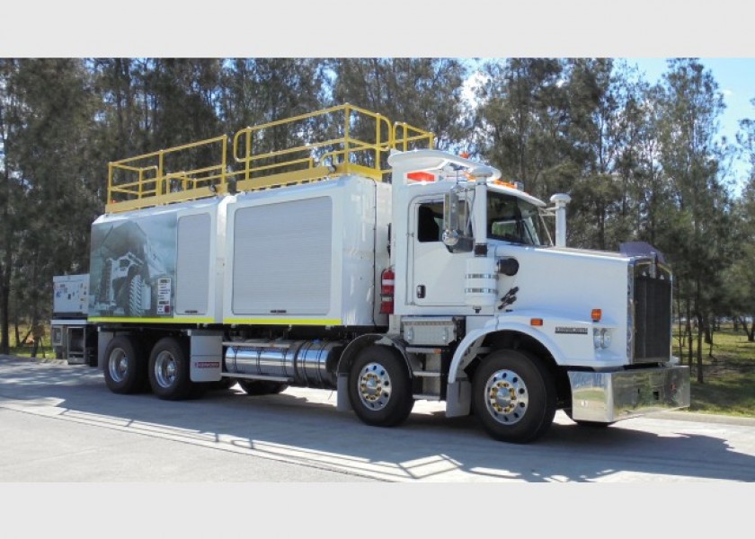 2015 Kenworth T659 8x4 Service Truck 13K L Diesel & 7x700L Oil Tanks 1