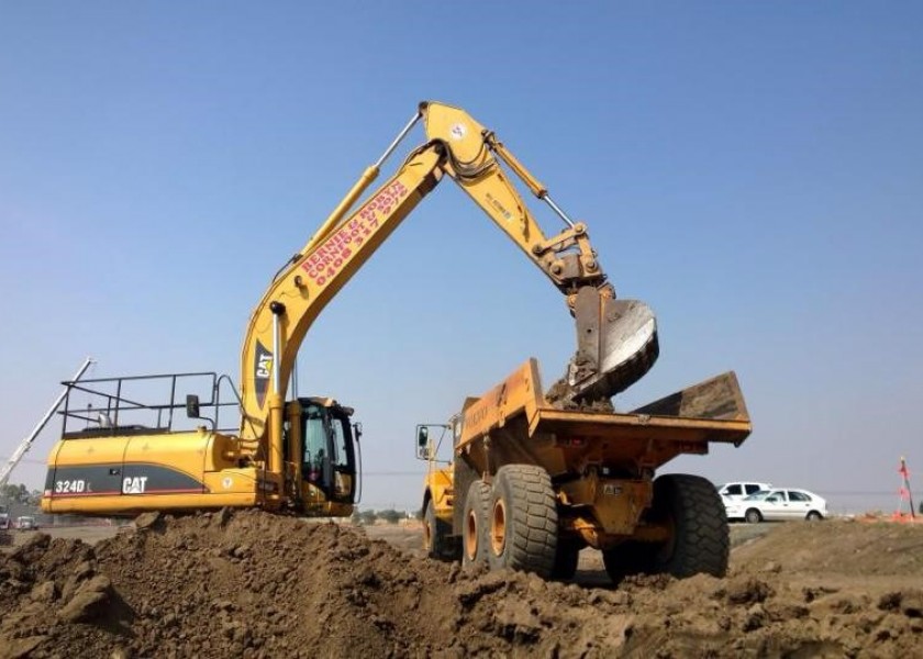 24T Cat  and Volvo Excavator - w/attachments 3