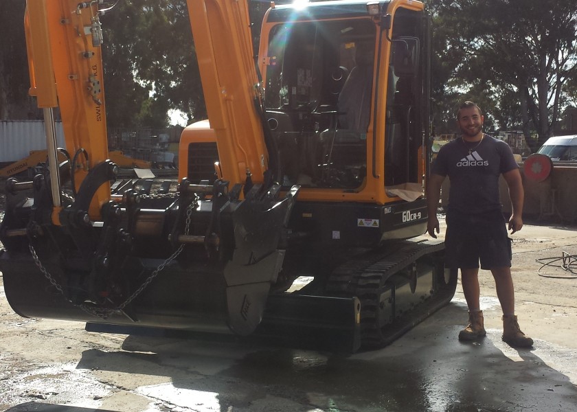 6 tonne rubber tracked excavator for hire 3