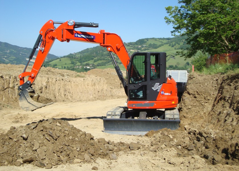 ECM 9.5 Tonne Excavator  2