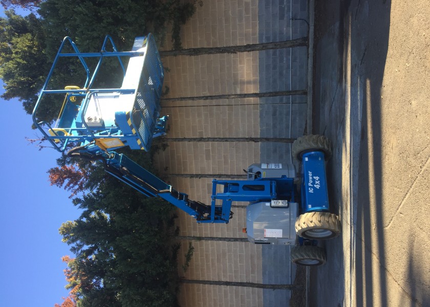 Knuckle Boom Lift 1